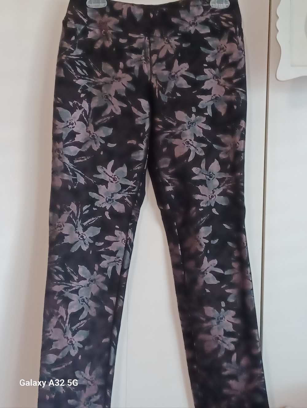 Soft Surroundings Shimmering Floral Print Leggings/pant in Deep Plum/Black 30"w